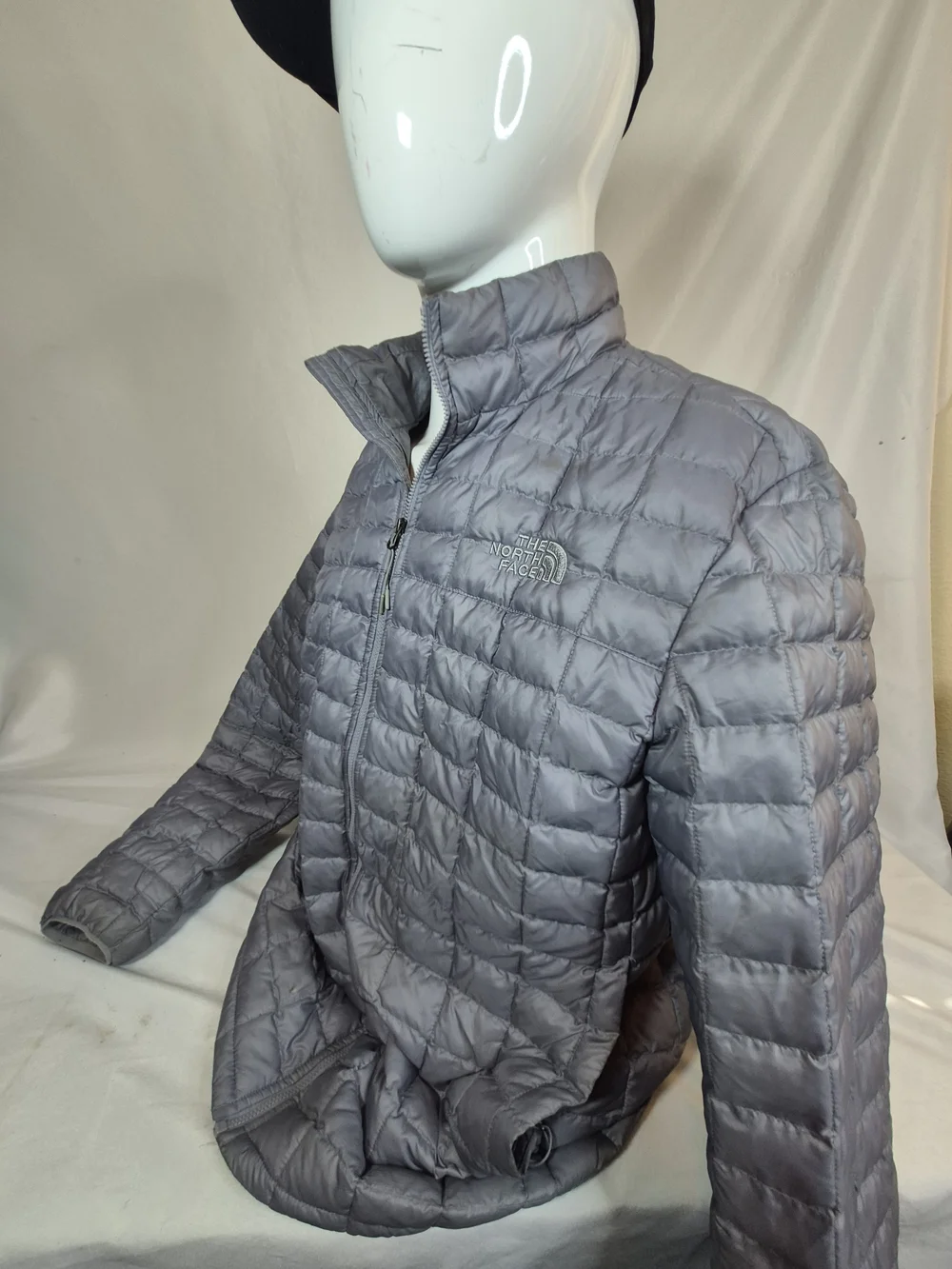 The North Face men's Quilted Packable Jacket - Light Gray